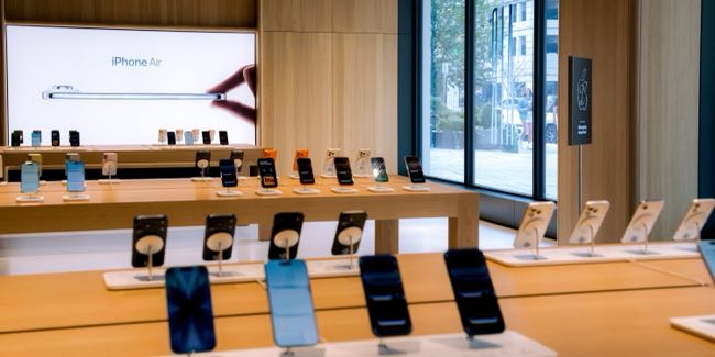 Apple finally opens a store in downtown Detroit
