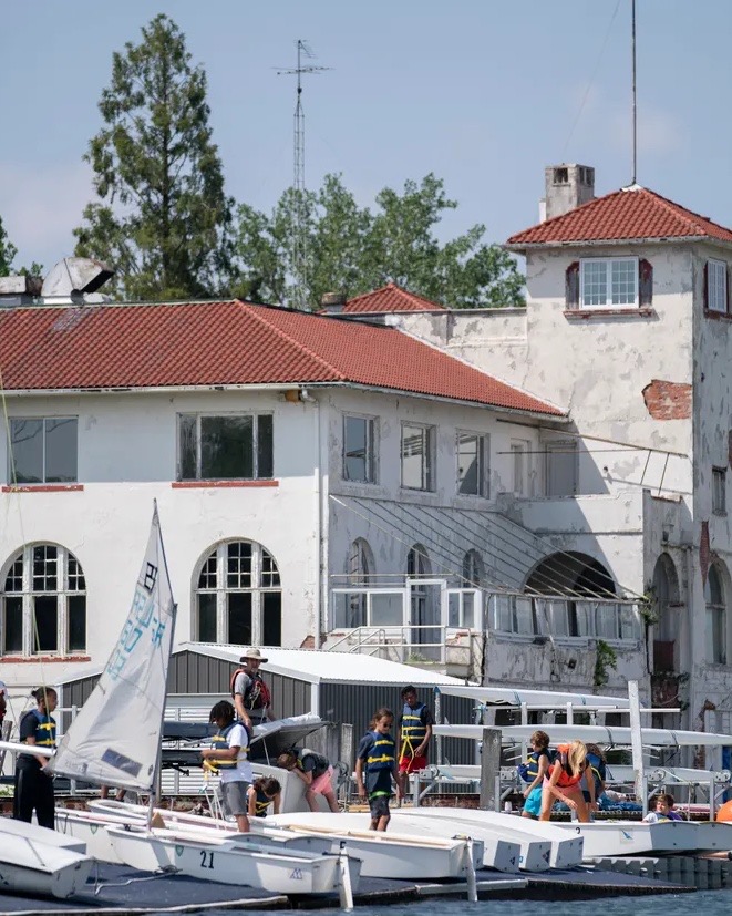 Twenty people rescued after seven sailboats capsize near Belle Isle